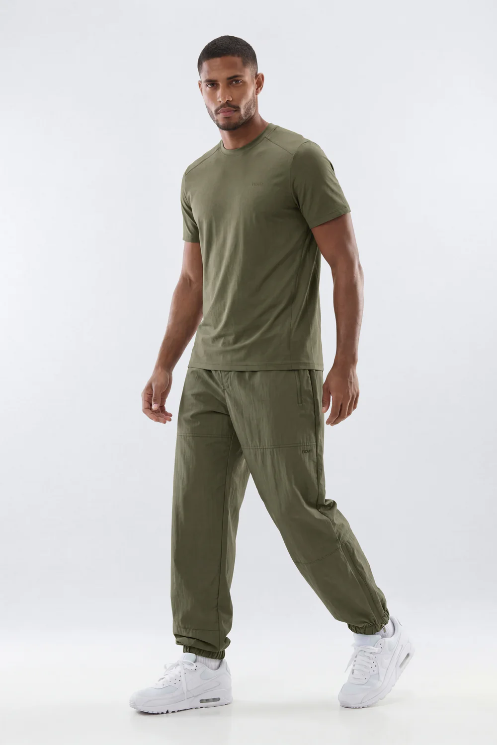 Conjunto crew + joggers verde olivo